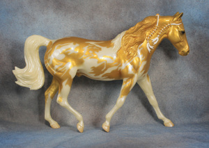 Lot 18 - Missouri Fox Trotter in Glossy Gold Decorator (mold #486)