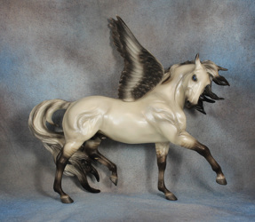 Lot 7 - Pearly Gray Pegasus Esprit (mold #717)